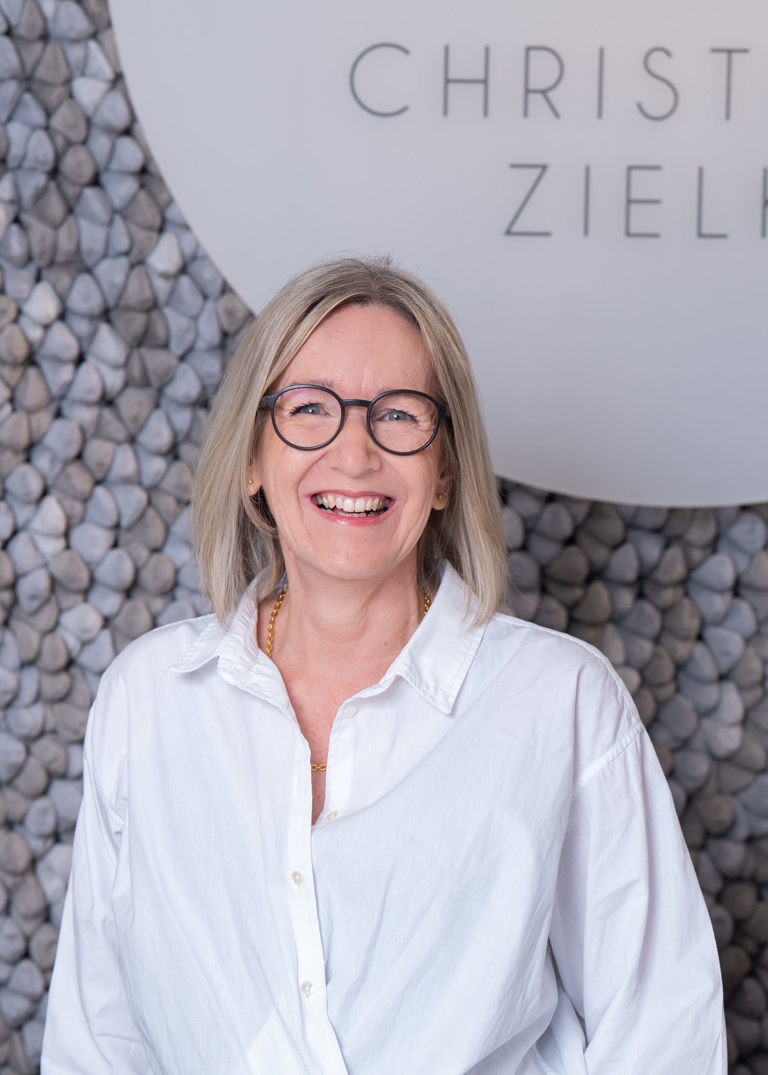 Ein Foto von Martina Vogel im Hochformat